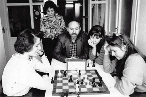 László Polgár cho rằng thiên tài được tạo ra, không phải được sinh ra. Ảnh: ChessBase India.
