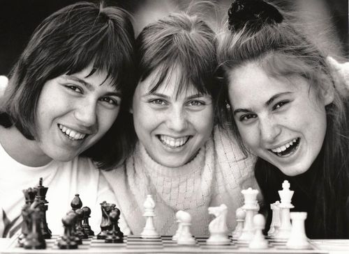 Zsuzsa, Sofia và Judit đều trở thành những kiện tướng cờ vua xuất sắc. Ảnh: Tibor Krausz.