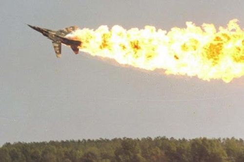 Một tiêm kích MiG-23 của Không quân Syria đã bị rơi gần thành phố Deir ez-Zor. Ảnh: Avia-pro.