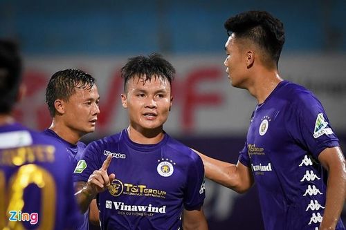 Quang Hải lập cú đúp trong chiến thắng 7-0 của CLB Hà Nội. Ảnh: Việt Hùng.