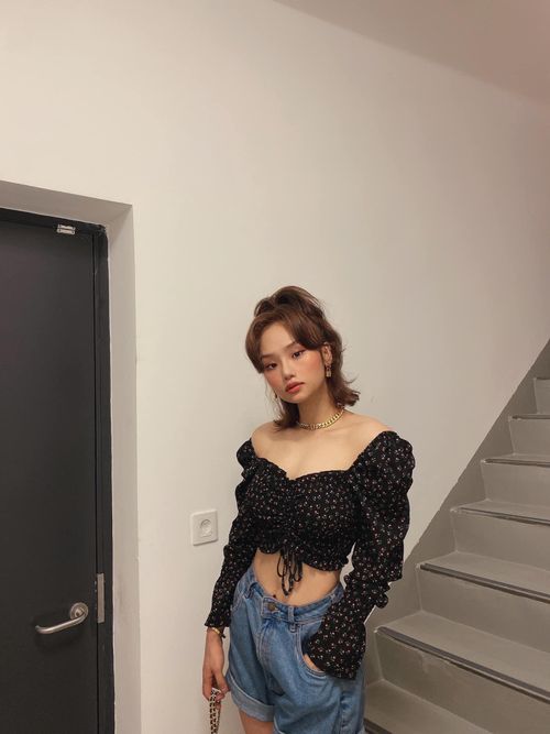 Chẳng hiểu có phải vì quá "cay" sau những màn châm chọc của Trường Giang hay không mà ca sĩ Miu Lê quyết tâm ngày ngày tới phòng gym để giảm cân. Thành quả cô nàng là một thân hình thon gọn, khỏe khoắn chẳng kém cạnh ai.