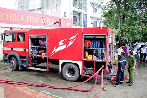 Vụ cháy khiến khu dân cư gần đó mất điện nhiều giờ