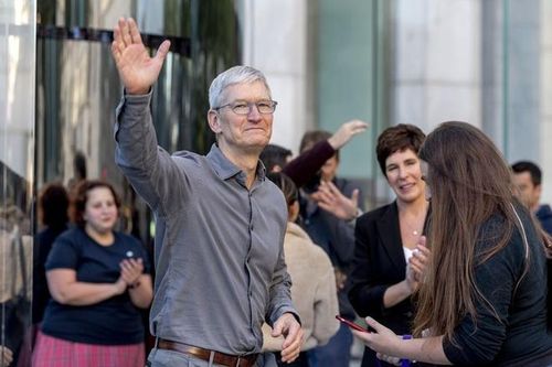 Jeff Williams nằm trong kế hoạch của Apple để thay thế CEO Tim Cook. Ảnh: AP, Bloomberg.