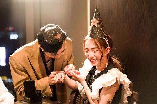 Thậm chí lại còn tặng quà lãng mạn như cô gái này là fan chứ không phải người yêu của Soobin