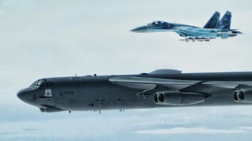 Trong đoạn video được công bố sau phi vụ không lâu, máy bay Su-27 của Ukraine đã bay quá gần, ở mức nguy hiểm so với các máy bay B-52. Hành động này dường như không có sự cho phép từ phía phi hành đoàn Mỹ.