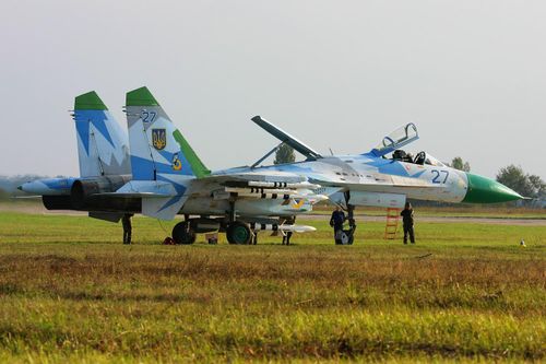 Tuy nhiên, rất khó trách Không quân Ukraine khi mà hiện tại họ không có khả năng thay thế toàn bộ hơn 50 chiếc MiG-29 và Su-27 với nền kinh tề èo uột, nợ đầm đìa, tỉ lệ thất nghiệp tăng cao, xung đột nội bộ giữa miền đông và miền tây. Còn phía Mỹ và NATO thì chỉ giúp đỡ cách thức nhỏ giọt, quan trọng là “bạn phải có tiền”.
