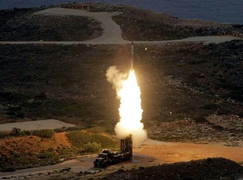 “Tất nhiên S-300PMU-2 còn cung cấp khả năng bảo vệ trên không rộng khắp Dodecanese, cũng như tới khu vực biển phía Đông Crete", trang DefenseNet.gr nói rõ.