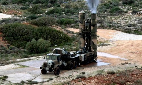 "Ngoài ra còn có radar cảnh giới mọi độ cao 96L6E, nó thay thế radar 36D6/ST-68UM và radar tầm thấp 76N6E. Khí tài này là một phần của tổ hợp S-300PMU-2, nhưng nó tương thích mà không cần nâng cấp thêm các hệ thống thế hệ trước dùng cho tổ hợp S-300PMU-1".