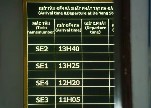 Trong khi đó, tại ga Đà Nẵng, các chuyến tàu đã được phép đón và trả khách. Theo ghi nhận, số lượng khách đến và đi tại ga Đà Nẵng vẫn còn thưa thớt, chưa nhiều như trước đây. 