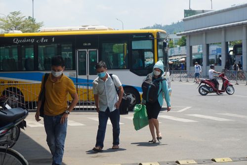 Theo ông Phạm Lợi - Tổng Giám đốc Công ty Cổ phần Vận tải và Quản lý bến xe Đà Nẵng hiện nay lượng hành khách đi đến thành phố tập trung nhiều là người dân ở các tỉnh phía Bắc. Dù đã được hoạt động lại nhưng lượng khách rất ít.