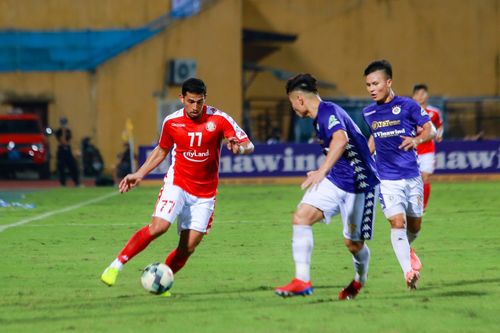 Có bàn rút ngắn tỷ số, CLB TPHCM bắt đầu chơi hưng phấn.