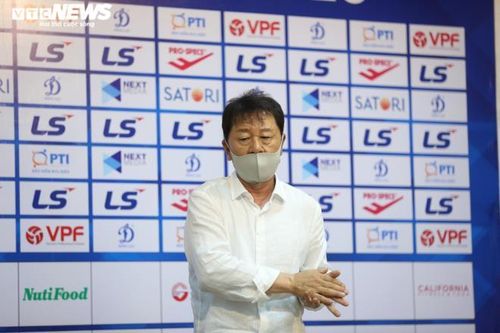 HLV Chung Hae Seong cần chiến thắng trước đối thủ mạnh như Hà Nội FC. (Ảnh: Hồng Nam)