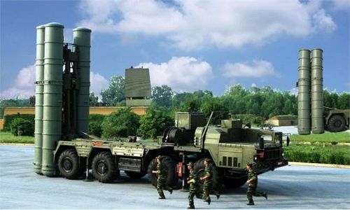Vào năm 2005, Việt Nam đã trở thành một trong số ít quốc gia được phép sở hữu hệ thống tên lửa phòng không S-300 tối tân. Việt Nam được cho là đã mua 2 tiểu đoàn S-300 với tổng trị giá khoảng 300 triệu đô. Hiện nay, chúng được biên chế cho Trung đoàn 93 (Sư đoàn 377) và Trung đoàn 64 (Sư đoàn 361).