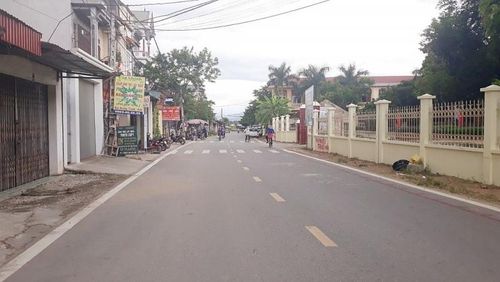 Phấn đấu đến năm 2025, các tuyến đường trên địa bàn đều được bê tông hóa, thảm nhựa và có điện chiếu sáng.