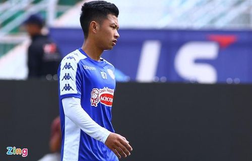  Một trong 3 tân binh sẽ không thi đấu trong thời gian này là tiền vệ Phạm Trùm Tỉnh (ảnh). Nguyên nhân là CLB TP.HCM đã đăng ký đủ 30 cầu thủ cho giai đoạn 2. Lâm Ti Phong và Trần Đình Khương nhiều khả năng được đăng ký cho trận sắp tới. 