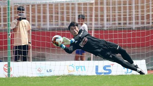 Tiến Dũng chưa thực sự chắc chắn dù đã được trao nhiều cơ hội ở TPHCM. Ảnh: TPHCM