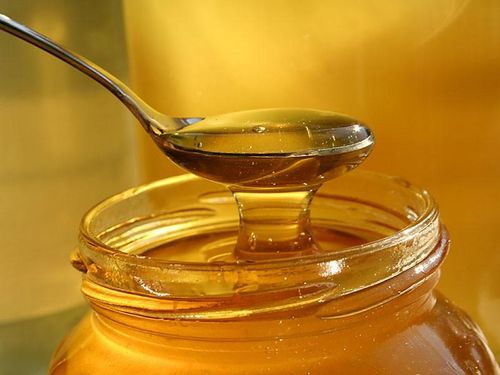  Mật ong Mật ong là là một chất chống oxy hóa, có tác dụng tốt cho làn da của bạn, trên thực tế bạn có thể sử dụng nó như là một mặt nạ đắp lên da.
