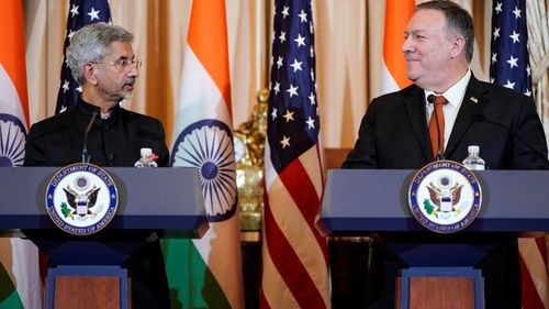 Ngoại trưởng Ấn Độ Jaishankar (trái) và Ngoại trưởng Mỹ Pompeo trong cuộc họp báo sau Đối thoại cấp bộ trưởng 2+2 ở Washington, Mỹ, tháng 12/2019. Ảnh: Reuters.