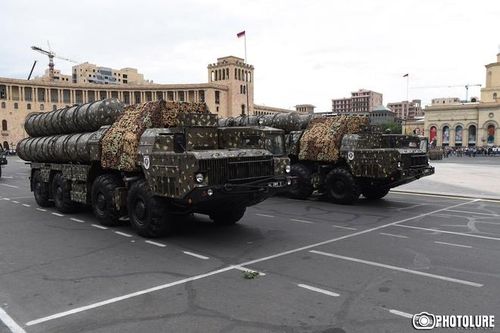 Hệ thống phòng không S-300 của Armenia trong một cuộc duyệt binh. Ảnh: Lure.