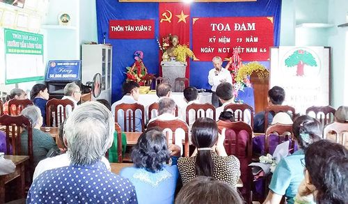 CLB Người cao tuổi thôn Tân Xuân 2, xã Cam Thành, Cam Lộ tổ chức tọa đàm nhân ngày truyền thống Người cao tuổi Việt Nam 6/6 - Ảnh: T.T