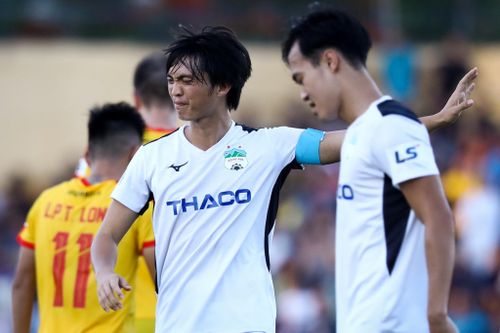  Mục tiêu ban đầu của bầu Đức khi lập học viện HAGL không phải là V.League. Ảnh: Minh Chiến. 
