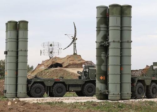 Nga tuyên bố sẵn sàng giao Hệ thống phòng thủ S-400 cho Iran, khi lệnh trừng phạt vũ khí của Liên hợp quốc đối với Iran hết hạn vào ngày 18/10, nếu được yêu cầu. Ảnh: Syria debka.