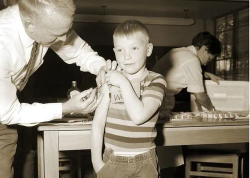 Trẻ em được tiêm vaccine phòng ngừa bệnh sởi. Ảnh: History