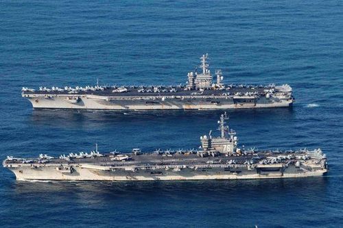 Tàu sân bay USS Ronald Regan (trên) và USS Nimitz được triển khai tới Biển Đông. Ảnh: Reuters.