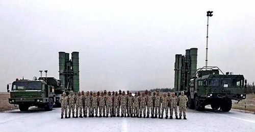 Tổ hợp phòng không S-400 của Thổ Nhĩ Kỳ được trang bị tên lửa đánh chặn tầm trung 9M96. Ảnh: TASS.