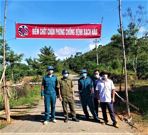 Một chốt chặn phòng, chống dịch bạch hầu ở xã Cư Pui, huyện Krông Bông.