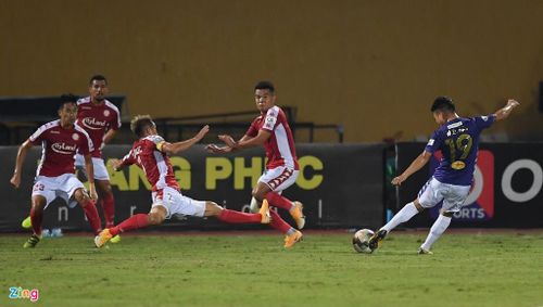  Trở về với trận đấu, Quang Hải đã có một ngày đáng nhớ khi thi đấu nổi bật, nhiều lần uy hiếp khung thành đối thủ. 
