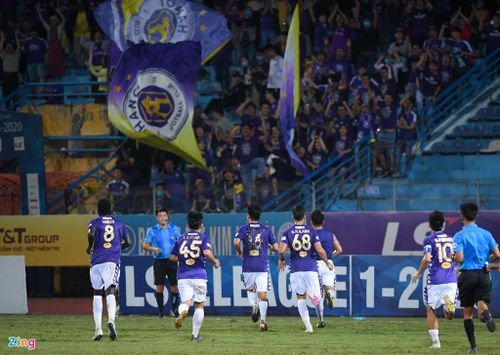  Thắng trận với tỷ số 2-0, CLB Hà Nội vẫn đứng ở vị trí thứ 4 nhưng đã rút ngắn khoảng cách với CLB đứng đầu xuống còn 4 điểm. 