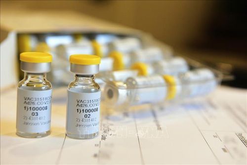Vaccine ngừa bệnh COVID-19 do Hãng Johnson &amp; Johnson sản xuất tháng 9/2020. Ảnh: AP/TTXVN