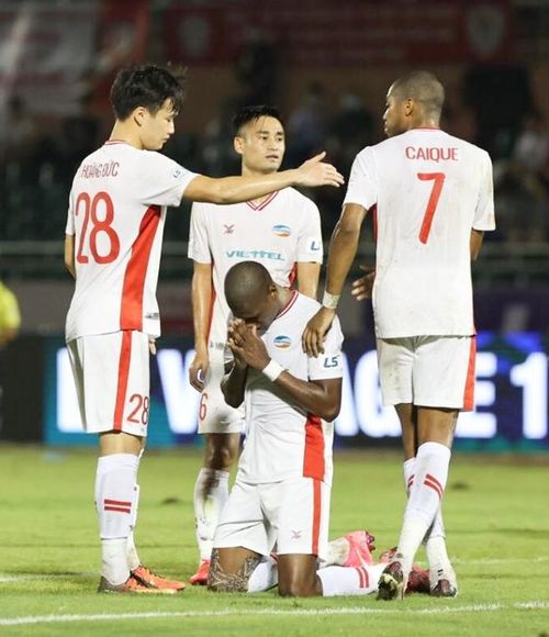 Bruno thực hiện thành công quả phạt đền giúp Viettel có được 3 điểm trọn vẹn trước CLB TP HCM. Ảnh: VPF.