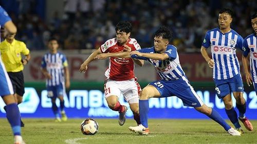 Công Phượng nếu về HAGL năm tới có lẽ cũng chỉ biết đua trụ hạng. Ảnh: VPF