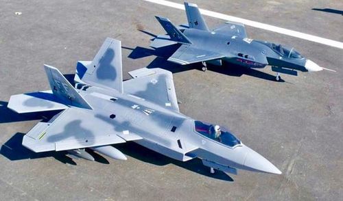 Phiên bản gần đây nhất của S-400 sử dụng thiết bị kỹ thuật số tối tân, bộ vi xử lý thế hệ mới, tăng cường tốc độ của máy tính và radar. Điều này tạo cơ hội cho giới truyền thông Nga khẳng định S-400 có thể tiêu diệt máy bay tàng hình Mỹ.