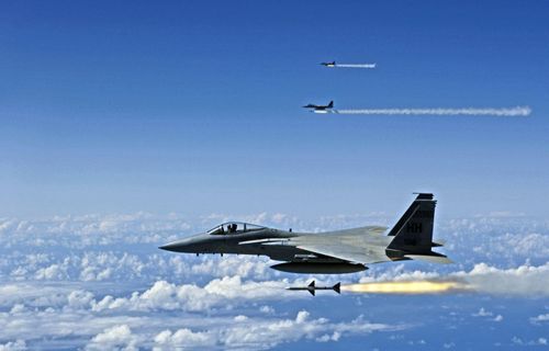 Hiện nay biến thể nâng cấp của MiG-25 là MiG-31 vẫn hiện diện trên bầu trời, trong tương lai hoàn toàn có thể xảy ra màn đối đầu giữa nó với phiên bản hiện đại hóa của F-15 là F-15EX, đây sẽ là kịch bản rất đáng quan tâm.