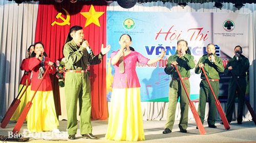 Người cao tuổi biểu diễn văn nghệ tại hội thao Văn nghệ - thể thao người cao tuổi tỉnh Đồng Nai năm 2020, do Sở VH-TTDL phối hợp với Ban đại diện Hội Người cao tuổi tỉnh tổ chức. Ảnh: My Ny
