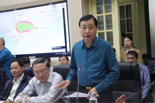 Tổng cục trưởng Tổng cục Phòng chống thiên tai báo cáo tình hình thiệt hại
