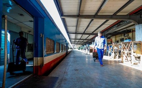 Một toa hàng có thể chứa số lượng hàng của 10 xe tải loại 9 tấn.