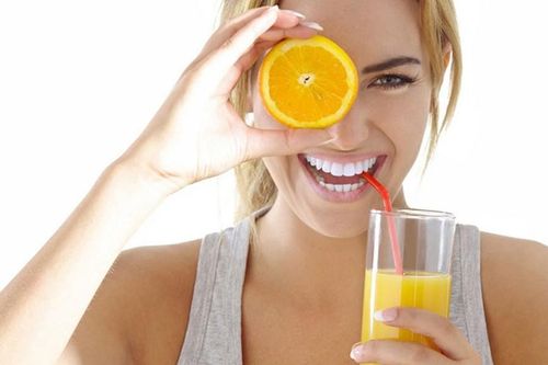Nước cam là nguồn cung cấp vitamin A và D dồi dào, giúp giảm nguy cơ loãng xương, trầm cảm và một số bệnh ung thư
