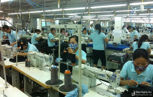 Nhà máy may Nhật Bản hoạt động khá hiệu quả tại thị trấn Yên Thành. Ảnh: Văn Trường