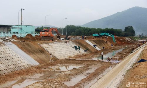 Thu hút dự án JICA xây dựng kênh mương ở Yên Thành. Ảnh: Văn Trường