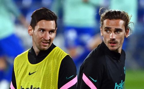 Messi là nguyên nhân khiến Griezmann trì trệ. Ảnh: Getty.