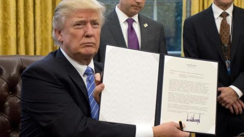 Ông Biden chỉ trích thỏa thuận thương mại giai đoạn 1 chưa giải quyết các hành vi thương mại không công bằng và hành vi trộm cắp tài sản trí tuệ. Ảnh: Reuters.