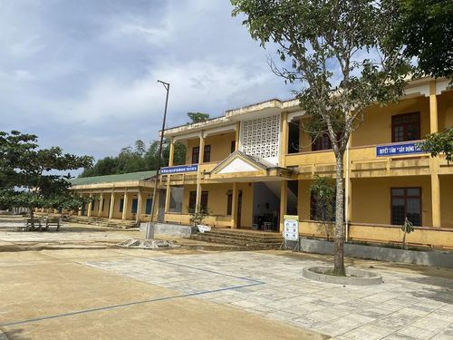 Gần 400 học sinh ở huyện miền núi Ba Tơ phải nghỉ học để phòng, ngừa bệnh bạch hầu. Ảnh: CTV