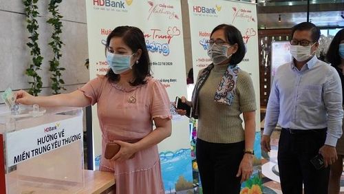 HDBank đã vận động Chương trình quyên góp hướng về miền Trung yêu thương.