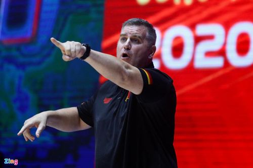  HLV trưởng Kevin Yurkus tích cực đưa ra những chỉ đạo cho Heat ngay từ đường biên. Ông có mùa giải đầu tiên dẫn dắt Heat ở VBA. 
