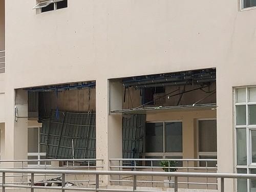 Hàng loạt thiết bị thông gió bị bão thổi tung. Ảnh: Sức Khỏe Đời Sống.