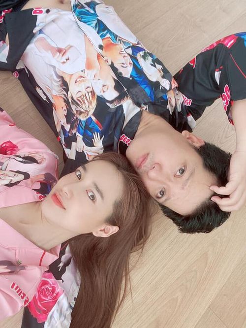 Việc lựa chọn màu sắc, vợ màu hồng, chồng màu đen theo đó cũng khẳng định cá tính mỗi người.